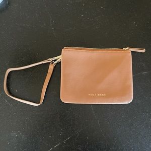 Mina Baie Pouch